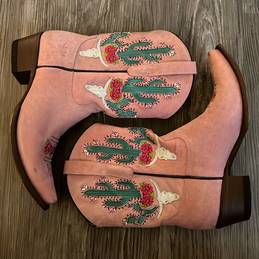 Junk Gypsy by Lane Pink Cowboy Boots size 8 width E